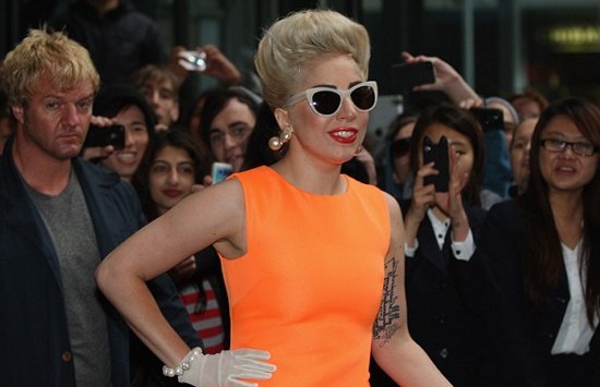 lady gaga衣着暴露开唱用泰国国旗 遭官方投诉