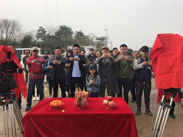 仉上明珠出演《仨瓜有豆》 街头哭戏引人泪奔