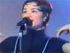 Faye Wong valkājot pārredzama apakšveļa parādīt