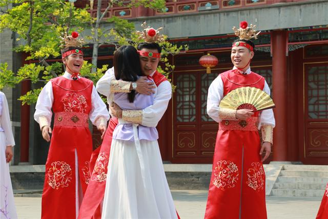 《文学英雄》阿雅饰野蛮女友 蒋方舟明道地下