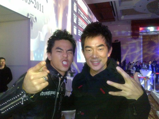 柯有伦伊能静同获演艺突破奖 好友任贤齐送祝福