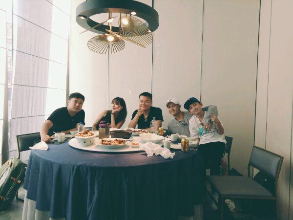 怪蜀黍重庆抓小精灵 王嘉尔变星探