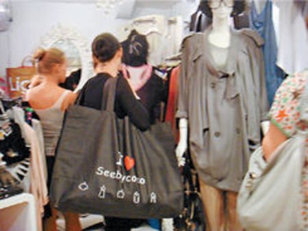 张柏芝陪谢霆锋懒理儿子 秘密扫货置装【图】