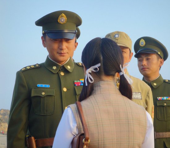 邵峰入主《兄弟海》 经典军装造型气场hold住