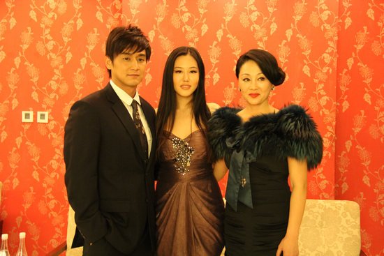 王姬携女亮相群英盛典 与买红妹聊《婆媳拼图》