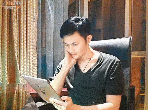 李冰冰为舟曲祈福 黄晓明李连杰捐钱买建校物资【图】