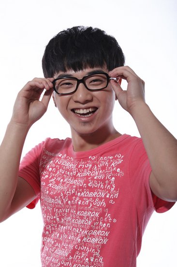 《新人》集多位乐评人点评快男三强 欧豪胜算