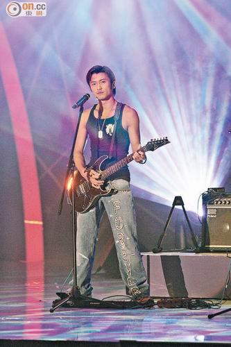 张柏芝对乐队主音“示爱” 谢霆锋护人妻高圆圆