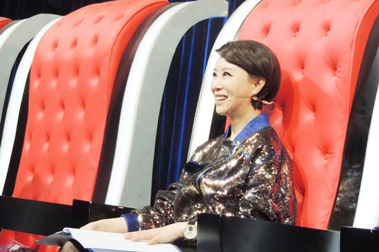 祖海央视录制《越战越勇》 担任评委助选手圆梦