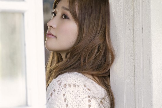 金莎词曲创作<em>处女</em>之作《<em>手指</em>另一端》独家首播