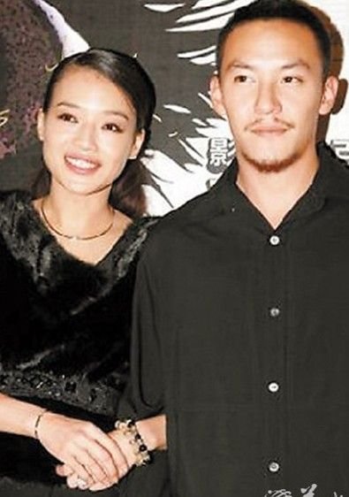 据说,吴家欣和张震分手后大受打击,一度搭上有"翻版 何