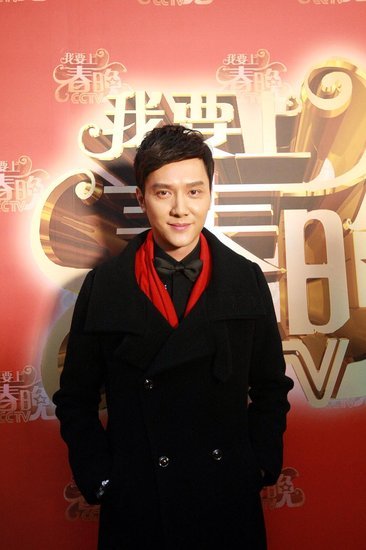 冯绍峰将登央视元宵晚会 唱《月亮代表我的心》