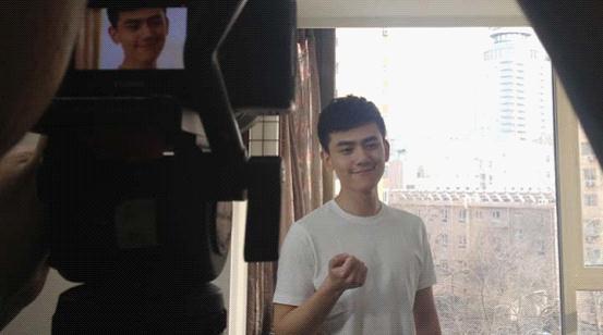 村木田赫雷为《白日焰火》拍宣传片 挑战人鬼恋