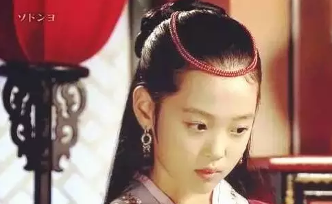 她是韩版欧阳娜娜，从国民妹妹到国民弃妇