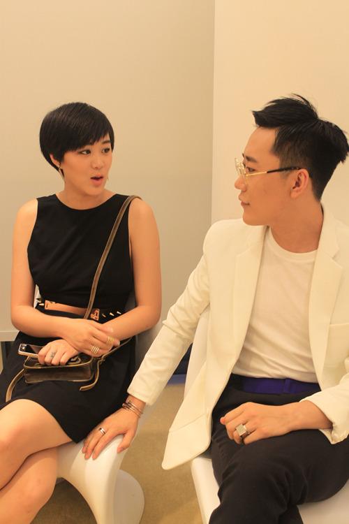 超模王伊娜亮相时装周秀场 回应与李艾做比较