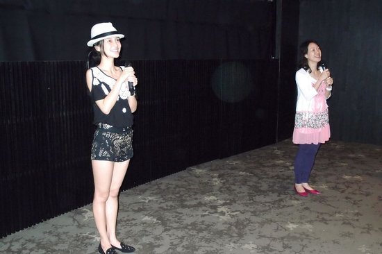 baby出席《第一次》香港慈善场 鼓励年轻人减压