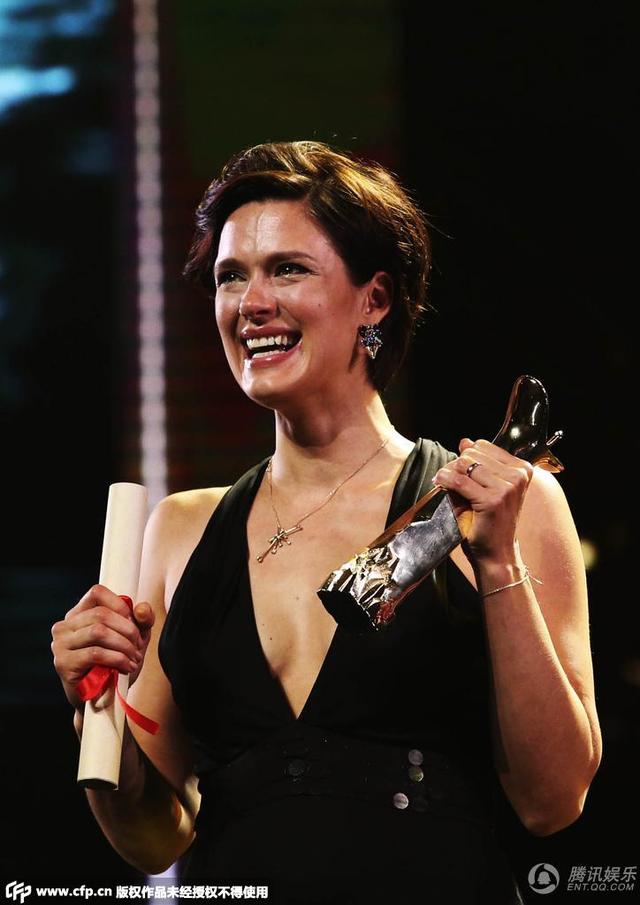 上海电影节颁奖 克里斯塔凭《助产士》封后