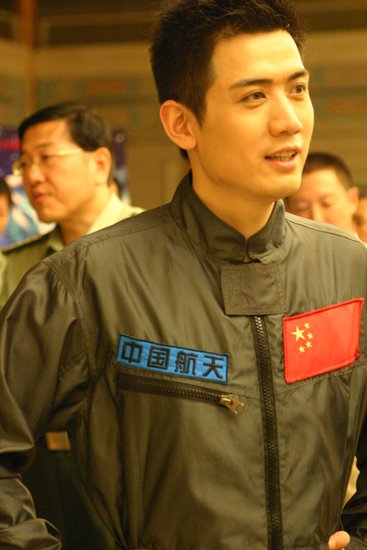 徐箭《飞天》首映帅气登场 演绎航天员苦辣辛酸