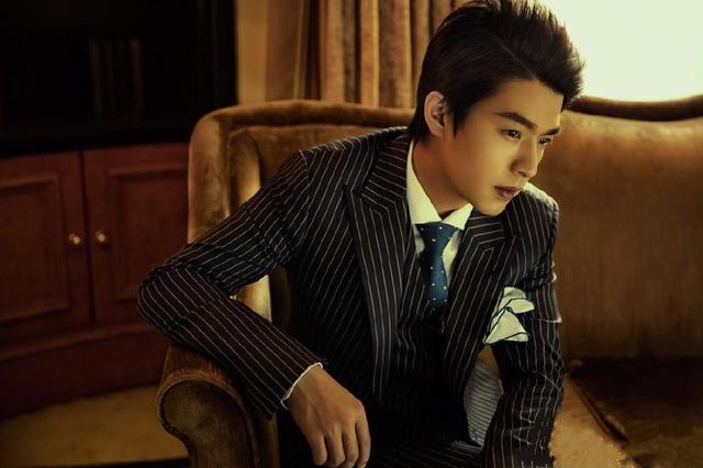 李威《莽荒纪》首曝剧中造型 邋遢道人俊美亮