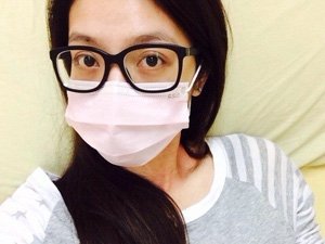 台湾迷奸案女星吴亚馨患荨麻疹入院 不忘自拍