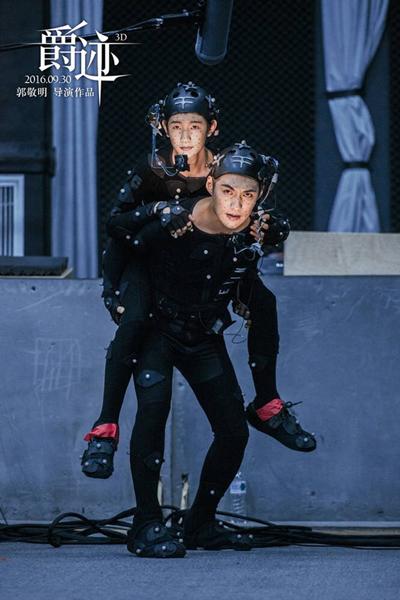 拍摄现场欢乐多引期待 严屹宽开打帅气感爆棚