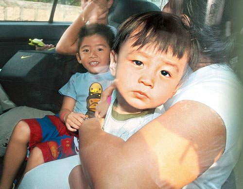 张柏芝携lucas奶奶家庆生 谢霆锋欲"复合"