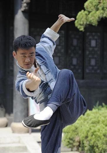 《我的父亲是板凳》今晚开播 王宝强首演爱情戏