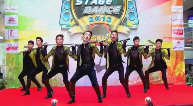 中国正太三人组tfboys 粉丝蹲校门求偶遇 不要以为长腿的男神就是神
