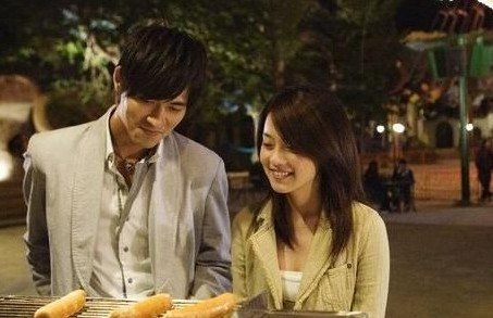 周渝民<em>女友</em>喻虹渊晒自拍否认怀孕:只是生病_娱
