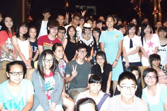 baby出席《第一次》香港慈善场 鼓励年轻人减压