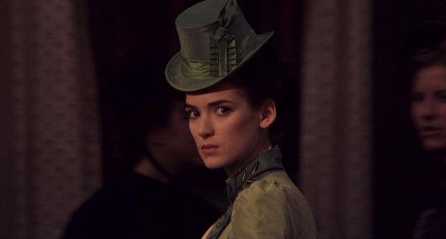 《惊情四百年》:德古拉伯爵,穿红衣的吸血鬼_娱乐_腾讯网