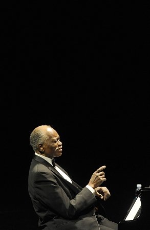 91岁爵士钢琴家汉克琼斯过世 曾为梦露伴奏