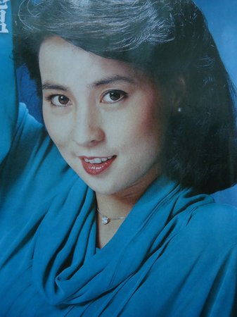 [ 导读]近日,有媒体曝光了一组林凤娇当红时期的旧照,照片中林凤娇