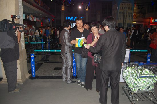 3d《泰坦尼克号》午夜场火爆 万达服务感动观