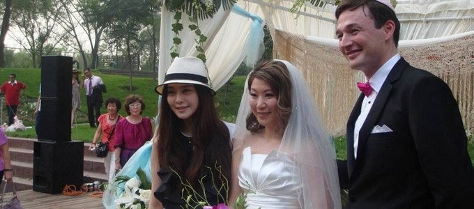 金依萌结婚的时候,范冰冰还去参加了婚礼
