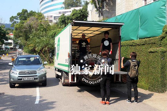 独家:郭晶晶父母赴港参加婚礼 证婚人现身霍宅
