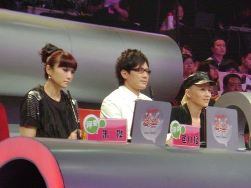 花儿朵朵燃起突围赛战火 包小松严厉不输包小