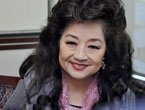 Paula Tsui hơn sáu mươi năm, vẫn còn sáng bóng, sau đó không giảm đi sự quyến rũ của buổi hòa nhạc