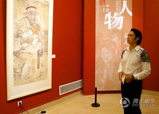 朱军举办个人画展 樊少皇友情捧场(图)