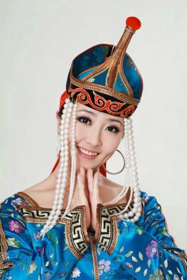 据悉,著名受古族歌手格格应邀参加2012年内受古汉语卫视秋节早会