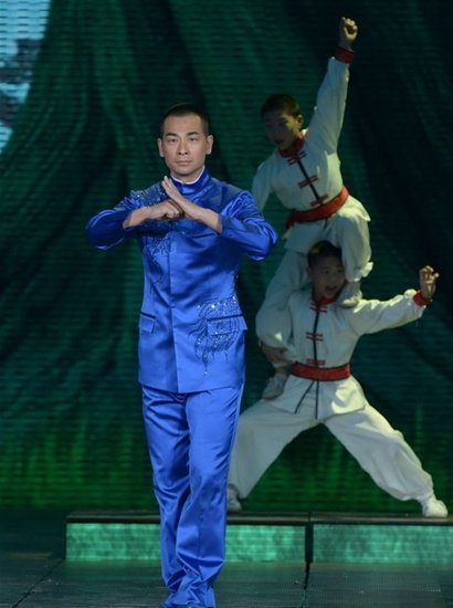 网友称赵文卓春晚第一直男 少年体蹿红网络