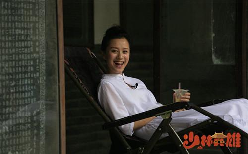 婷美女神倪虹洁进少林 肤白貌美致摄像流鼻血