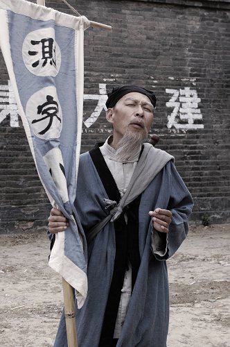 演员李明在剧中饰演妖道棍儿