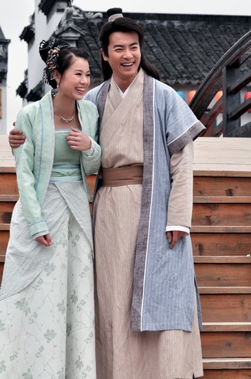 《辣妈俏爸》热拍 胡杏儿被于波偷袭心花怒放