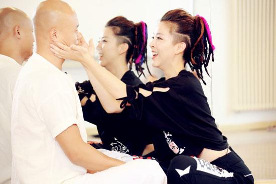 黄小蕾乐嘉首次合作“开撕” 场面尴尬被迫喊停