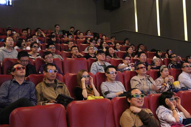 腾讯娱乐讯(文/陆姝)看3d电影太暗怎么办?