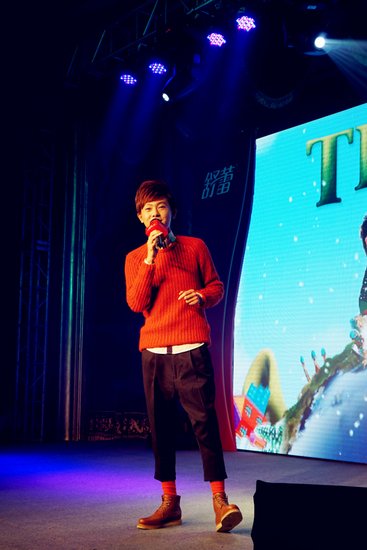 张皓然助阵校花大赛 首唱新歌《最想念的季节》