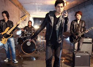 周杰伦拍《世界未末日》MV迎接2012 谈情感挫折
