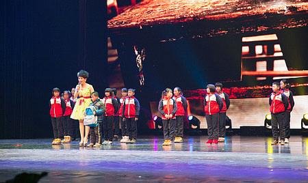 童心圆艺术团公益巡演启动 众童星献爱心