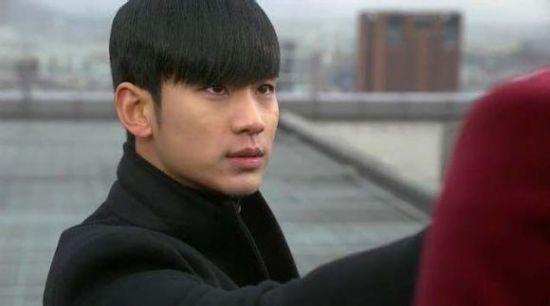 金秀贤被曝一天睡1小时 过度劳累致 脸水肿 _大